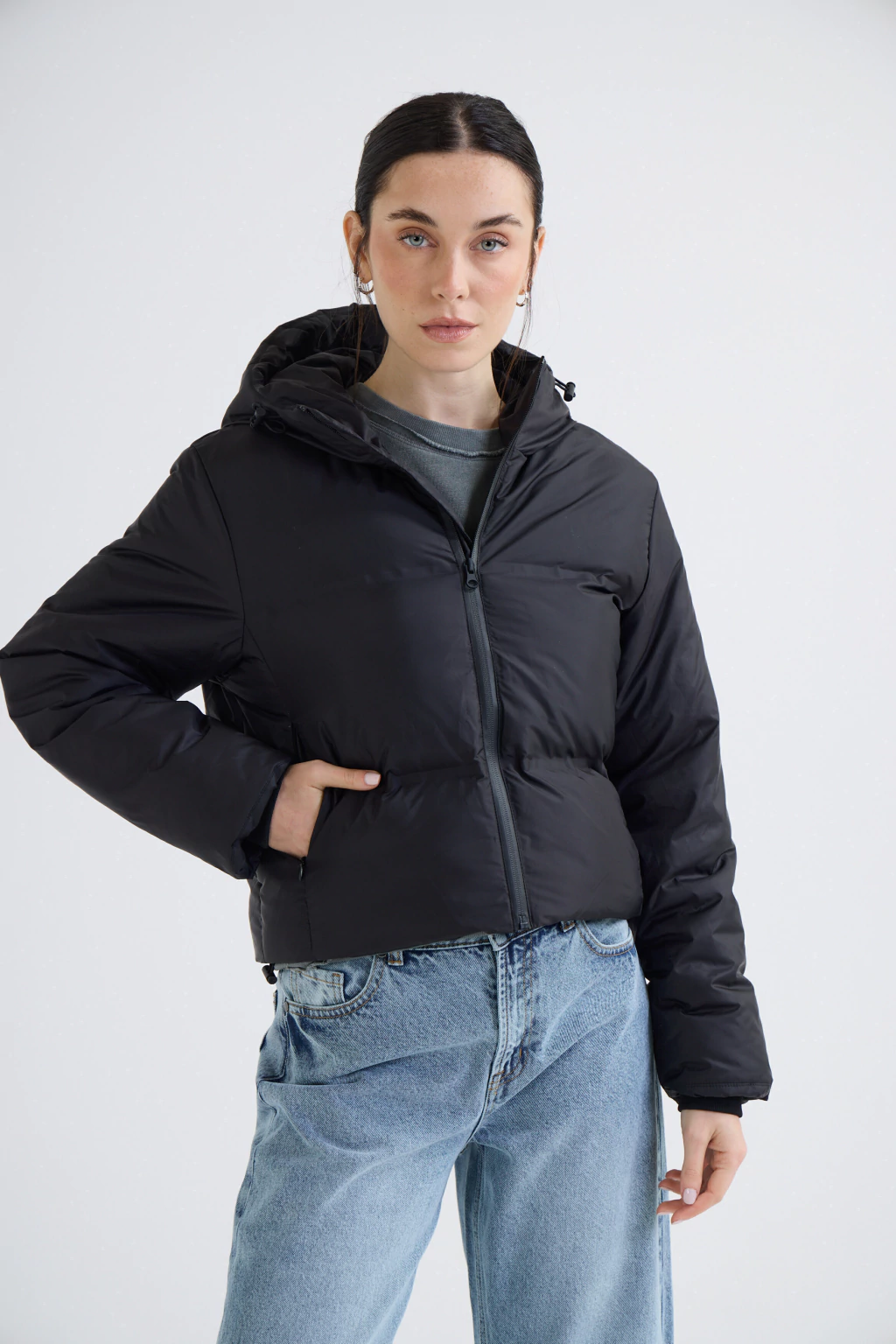 Campera Dama Corta  con Capucha Fija Costuras Selladas Artículo CC223712 preview