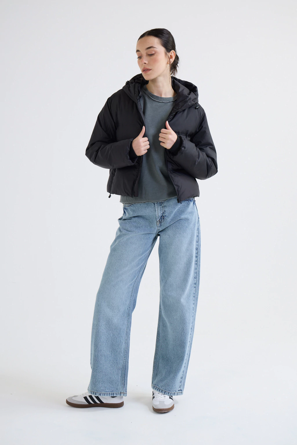 Campera Dama Corta  con Capucha Fija Costuras Selladas Artículo CC223712 preview